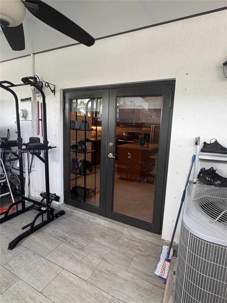 TROPICAL BREEZE TOWNHOUSE - Residential