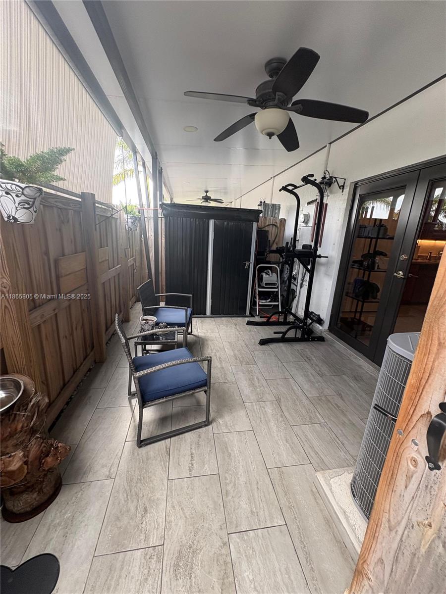 TROPICAL BREEZE TOWNHOUSE - Residential