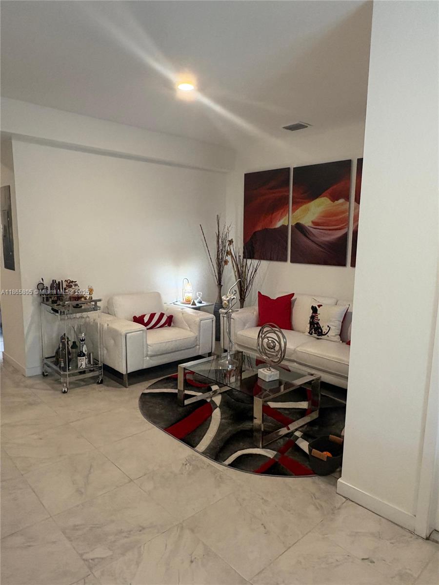 TROPICAL BREEZE TOWNHOUSE - Residential