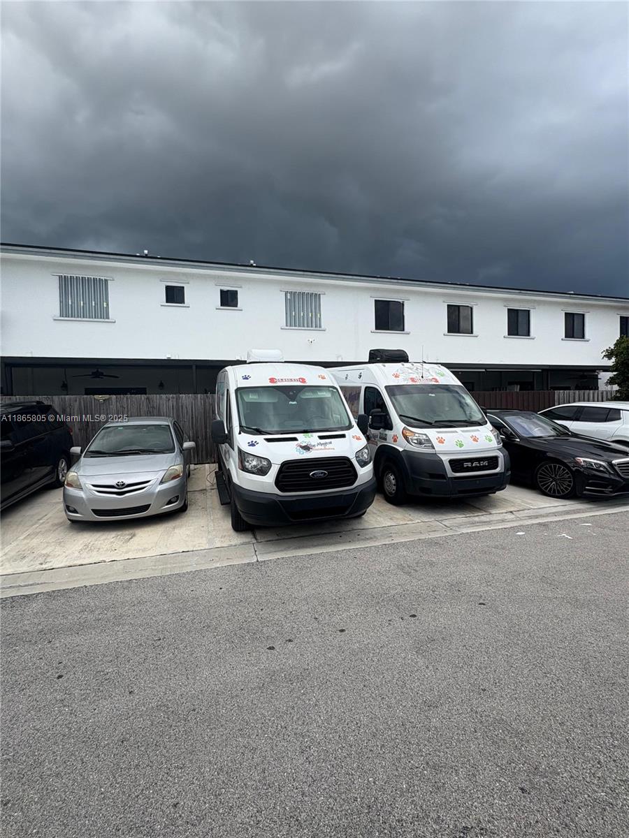 TROPICAL BREEZE TOWNHOUSE - Residential