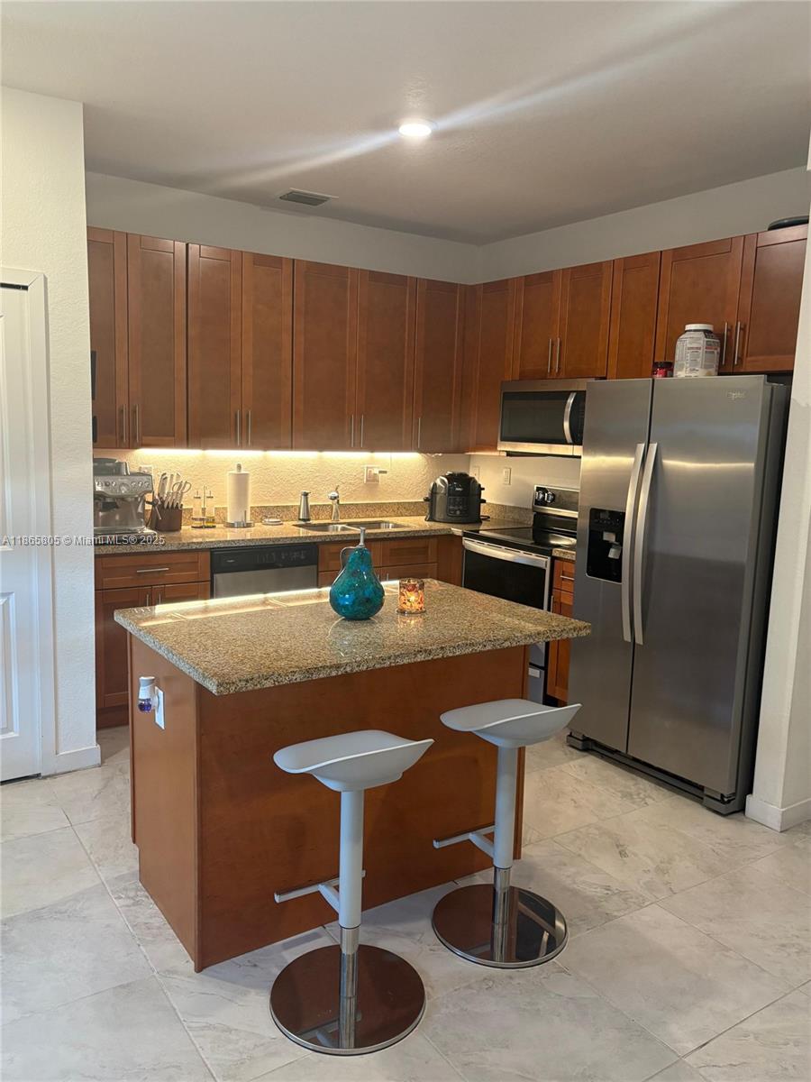 TROPICAL BREEZE TOWNHOUSE - Residential