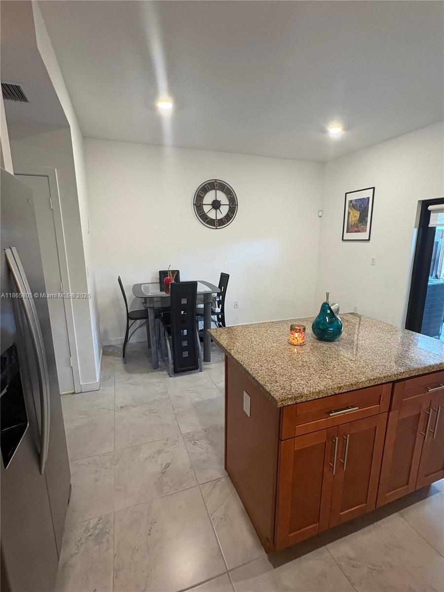 TROPICAL BREEZE TOWNHOUSE - Residential