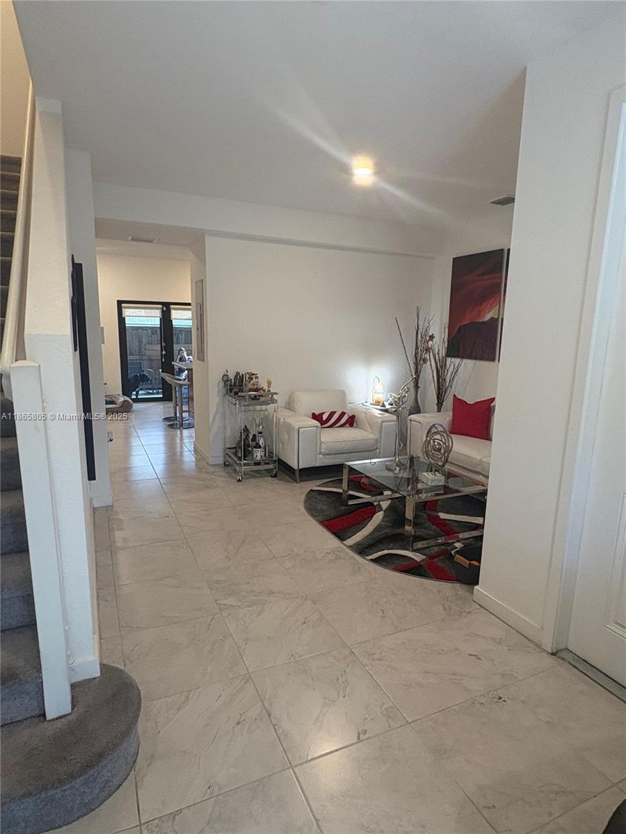 TROPICAL BREEZE TOWNHOUSE - Residential