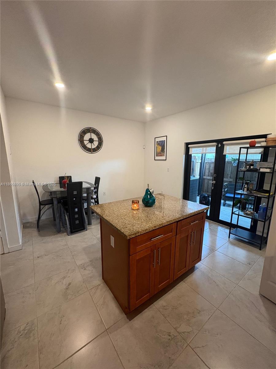 TROPICAL BREEZE TOWNHOUSE - Residential