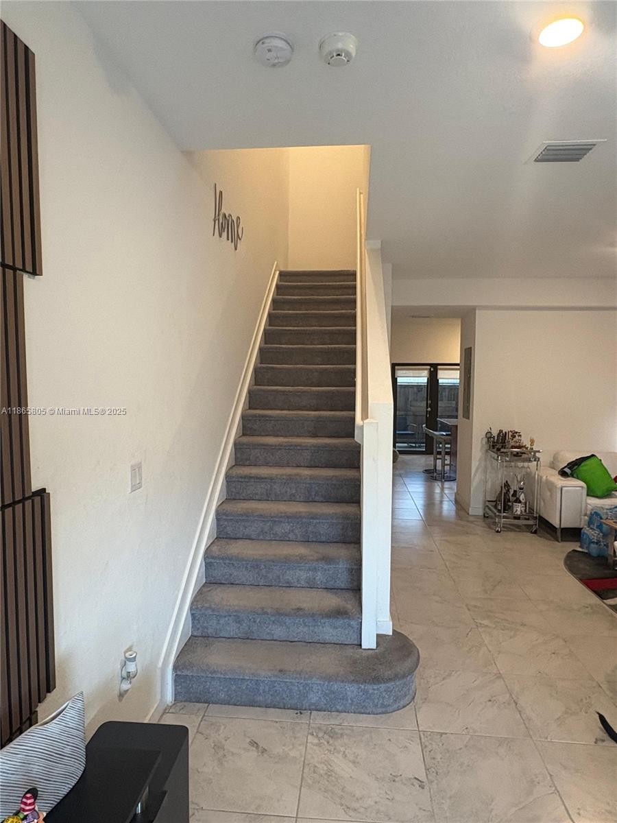 TROPICAL BREEZE TOWNHOUSE - Residential