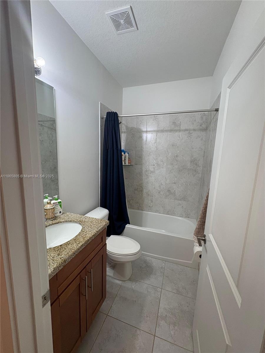 TROPICAL BREEZE TOWNHOUSE - Residential