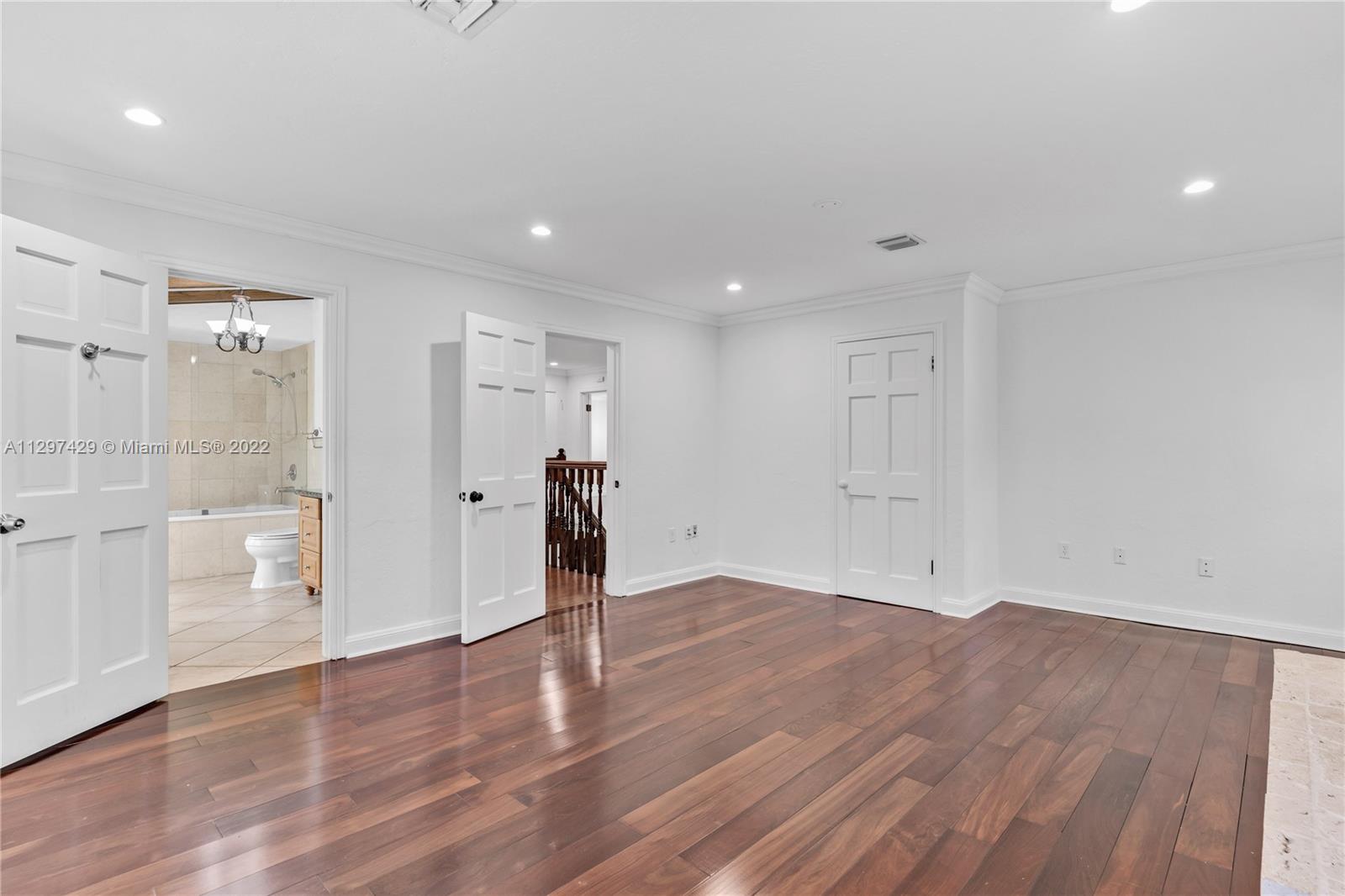 CORAL GABLES RIVIERA SEC - Residential