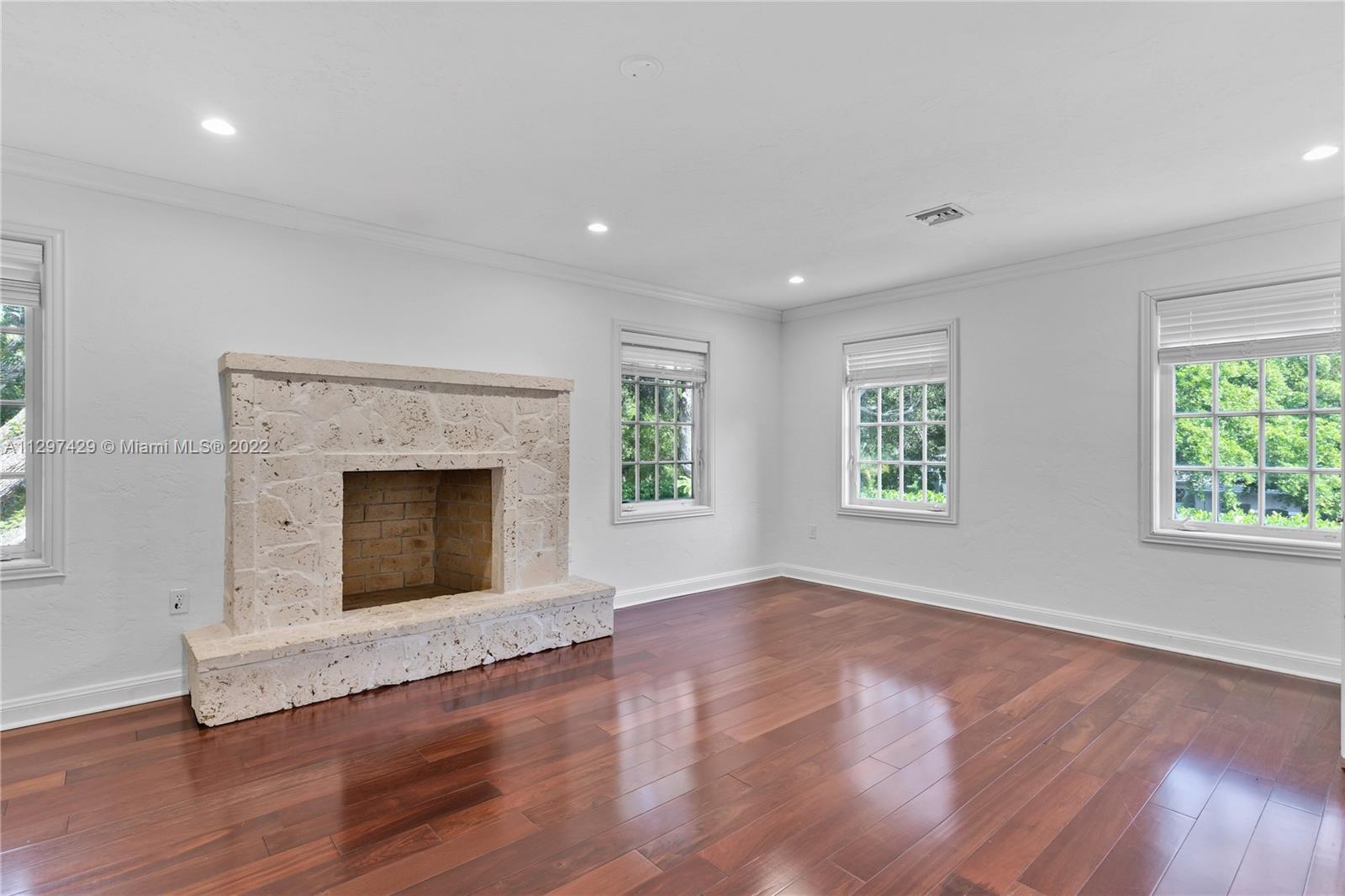 CORAL GABLES RIVIERA SEC - Residential