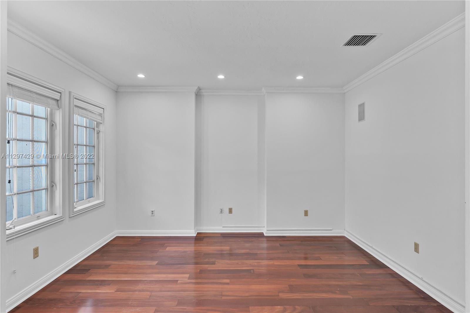 CORAL GABLES RIVIERA SEC - Residential