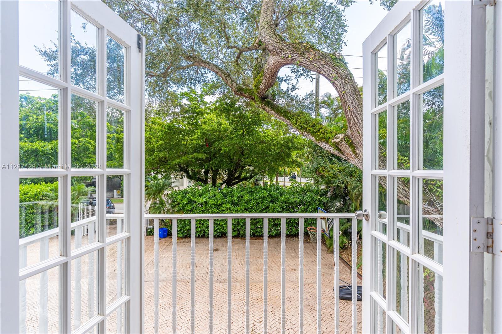 CORAL GABLES RIVIERA SEC - Residential