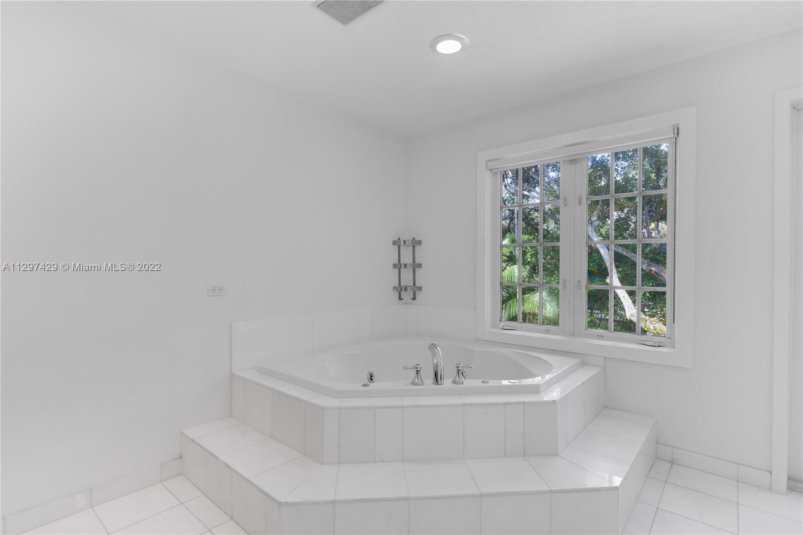 CORAL GABLES RIVIERA SEC - Residential