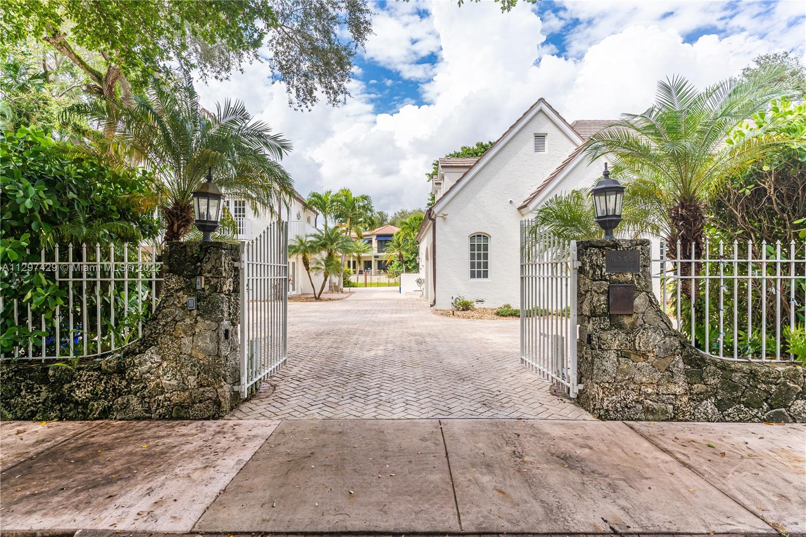 CORAL GABLES RIVIERA SEC - Residential