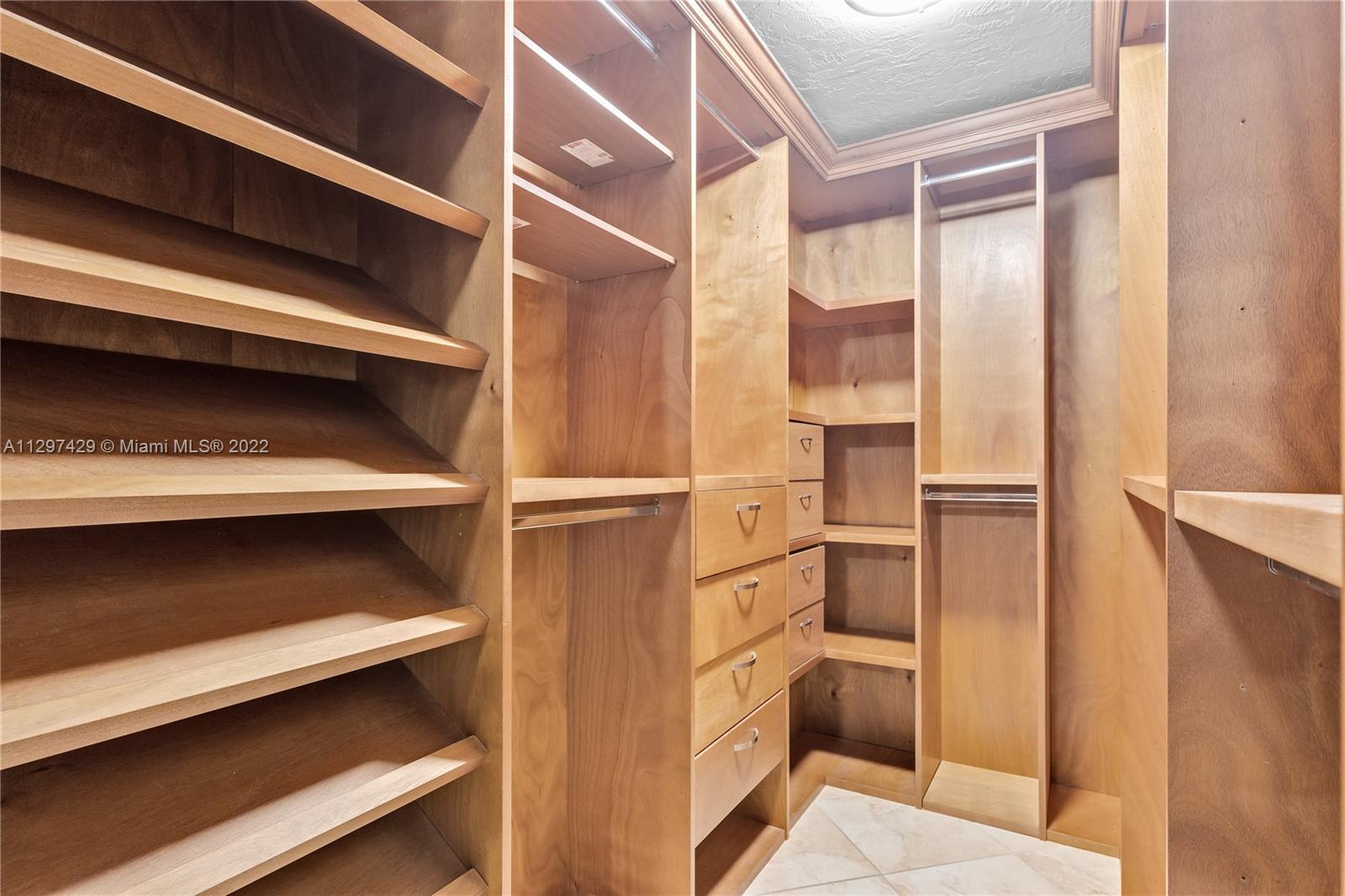 CORAL GABLES RIVIERA SEC - Residential