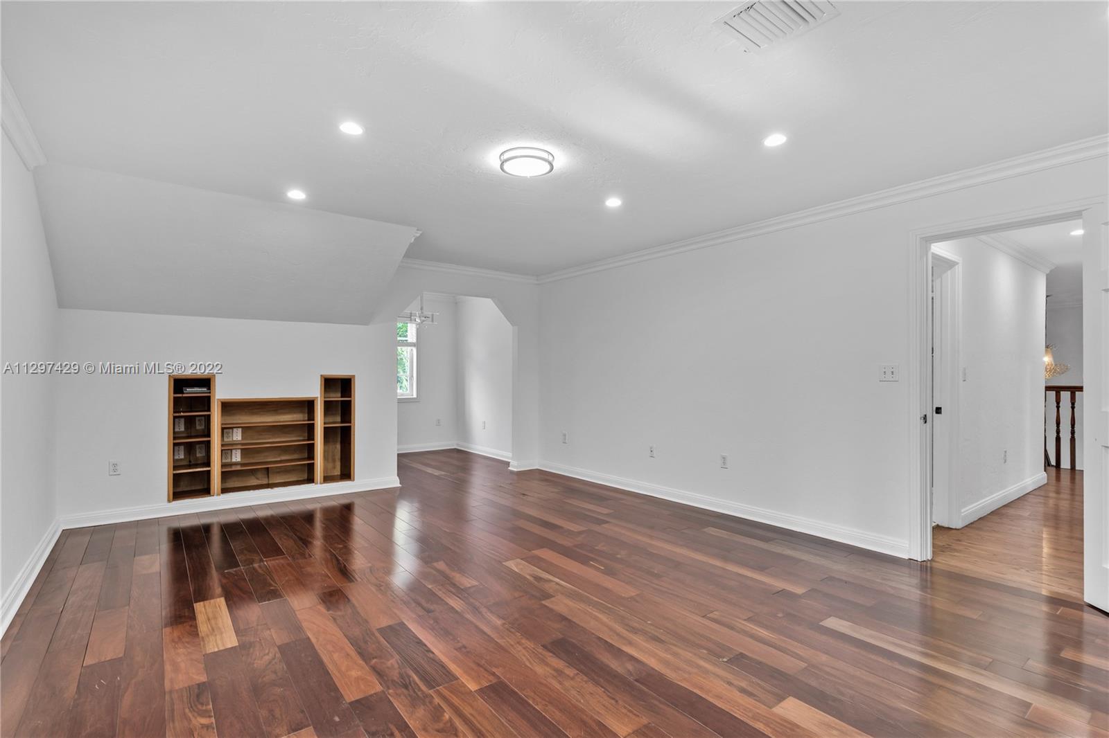 CORAL GABLES RIVIERA SEC - Residential