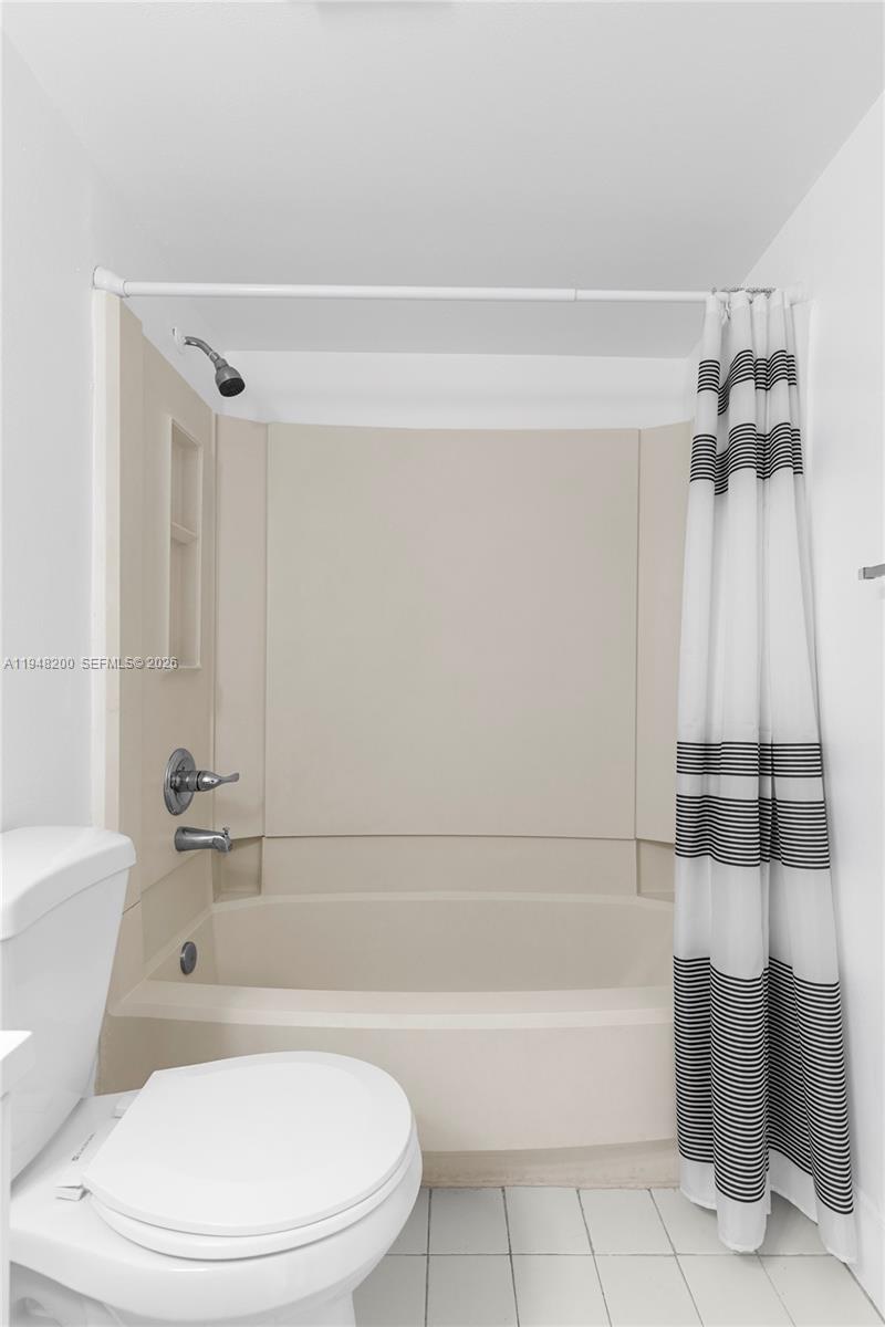 COURTYARDS AT DAVIE CONDO - Residential