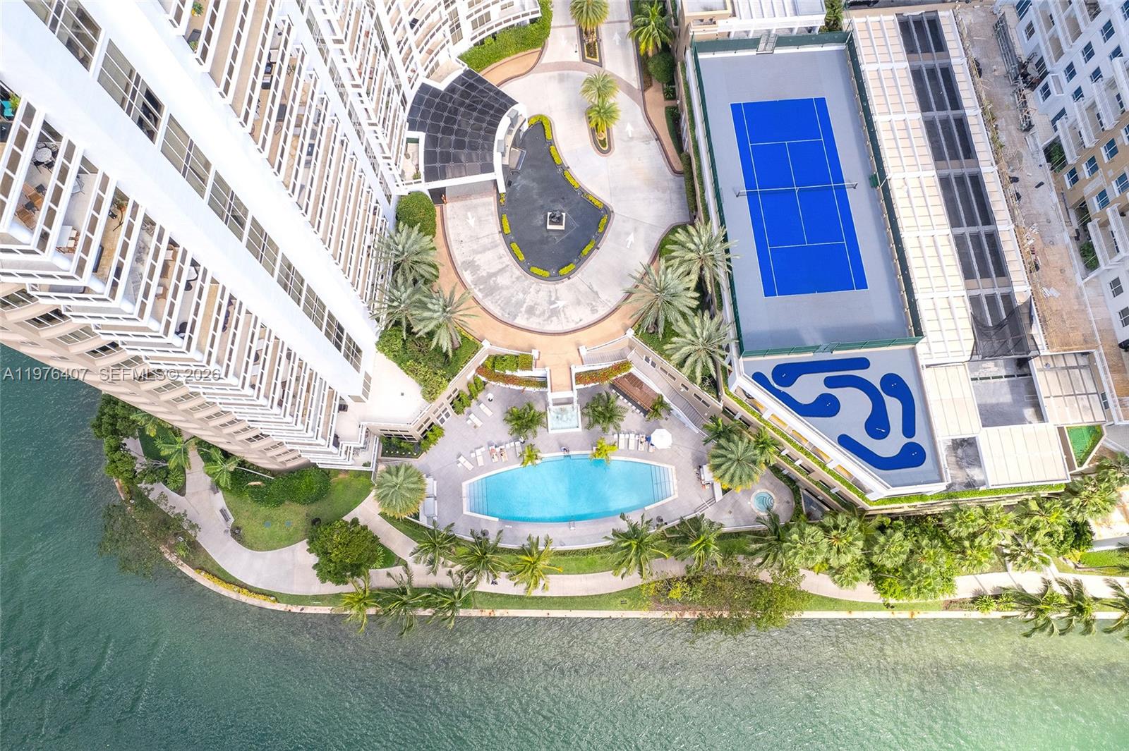 CARBONELL CONDO - Residential