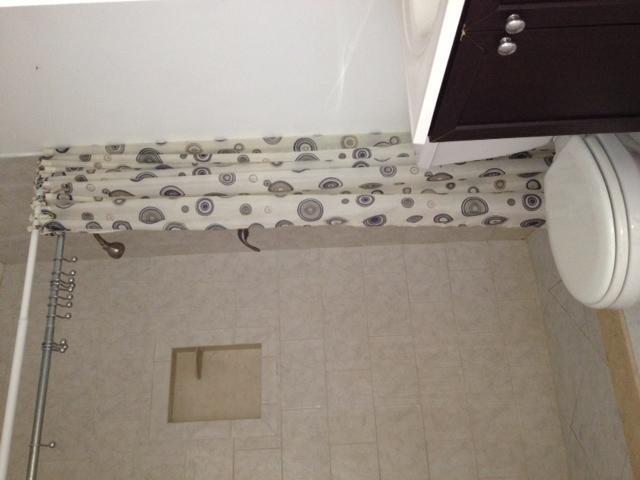 HOLLYWOOD PARK 4-19 B - Residential Lease