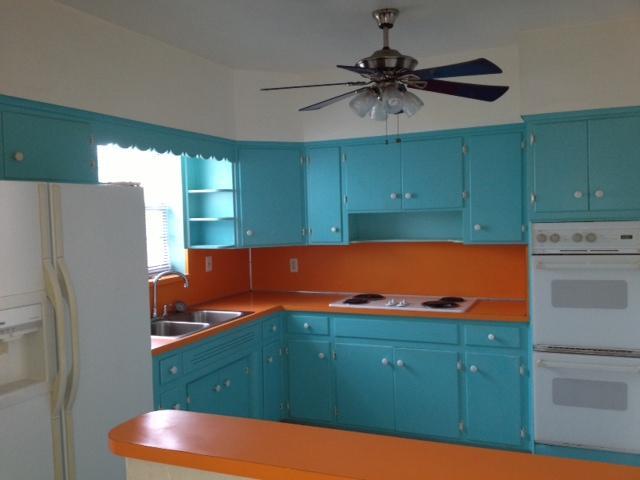 HOLLYWOOD PARK 4-19 B - Residential Lease