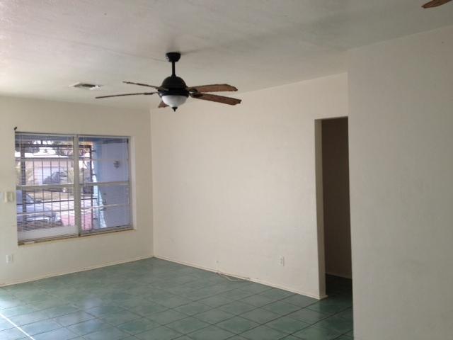 HOLLYWOOD PARK 4-19 B - Residential Lease