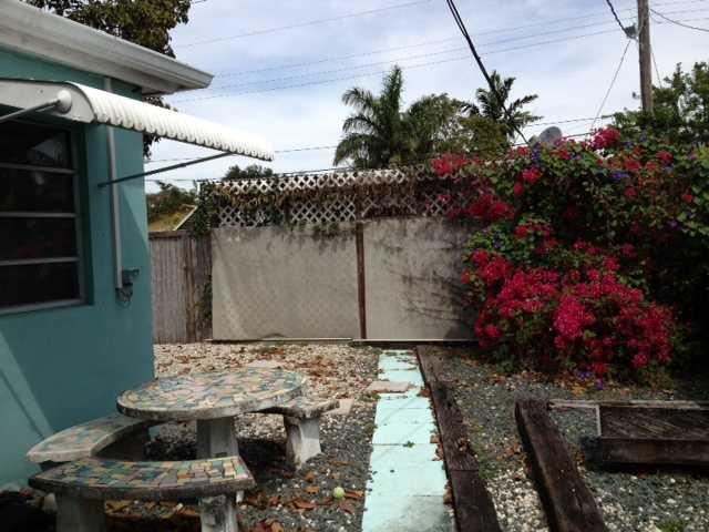 HOLLYWOOD PARK 4-19 B - Residential Lease