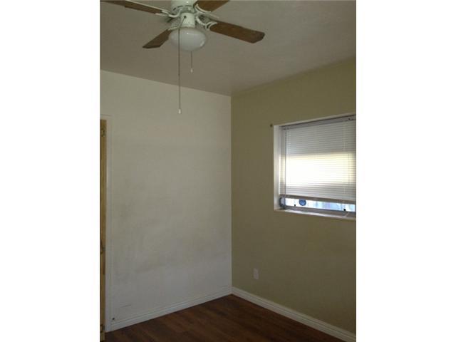 HOLLYWOOD PARK 4-19 B - Residential Lease