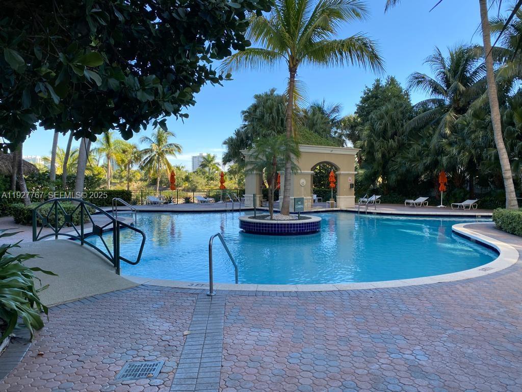 TURNBERRY ON THE GREEN - Residential