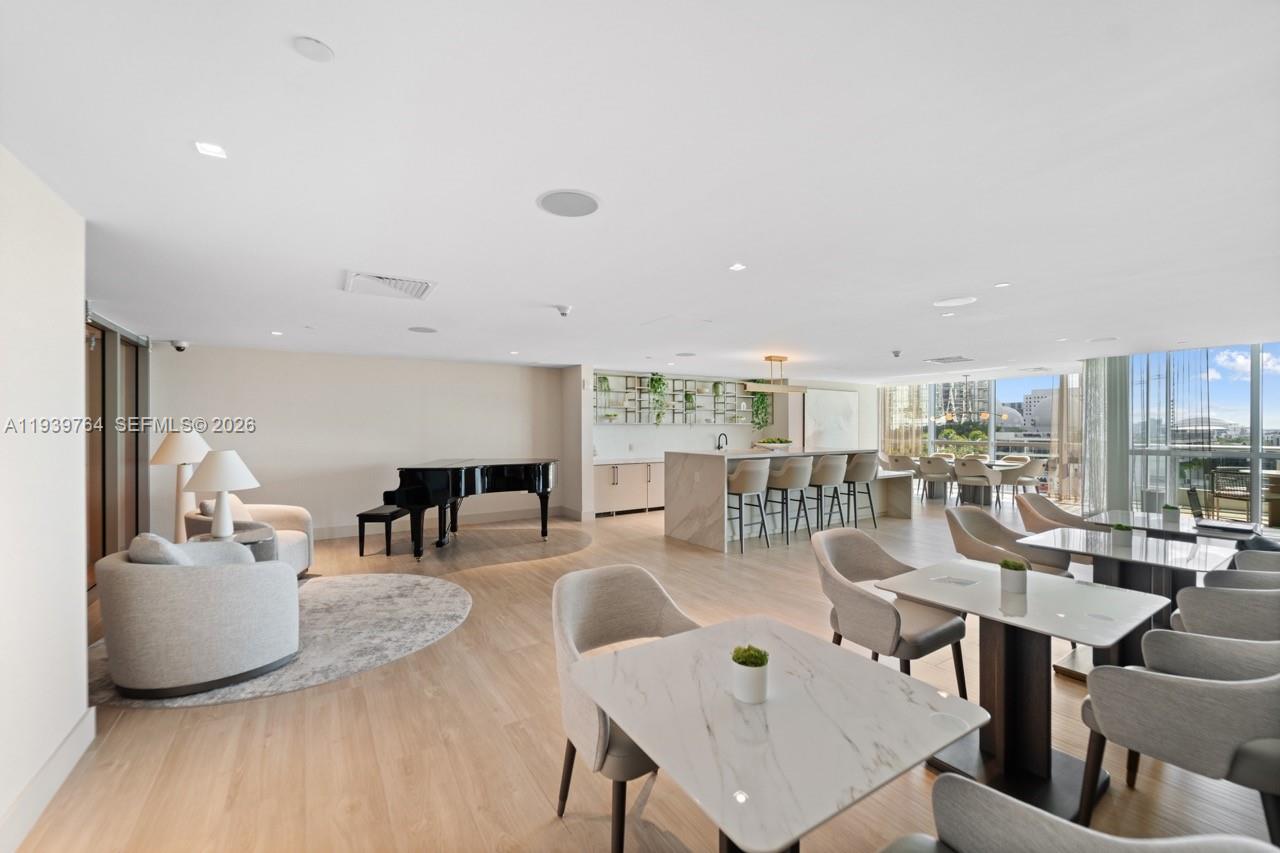 900 BISCAYNE BAY CONDO - Residential