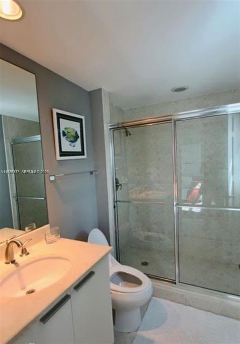 THE OAKS I CONDO - Residential Lease