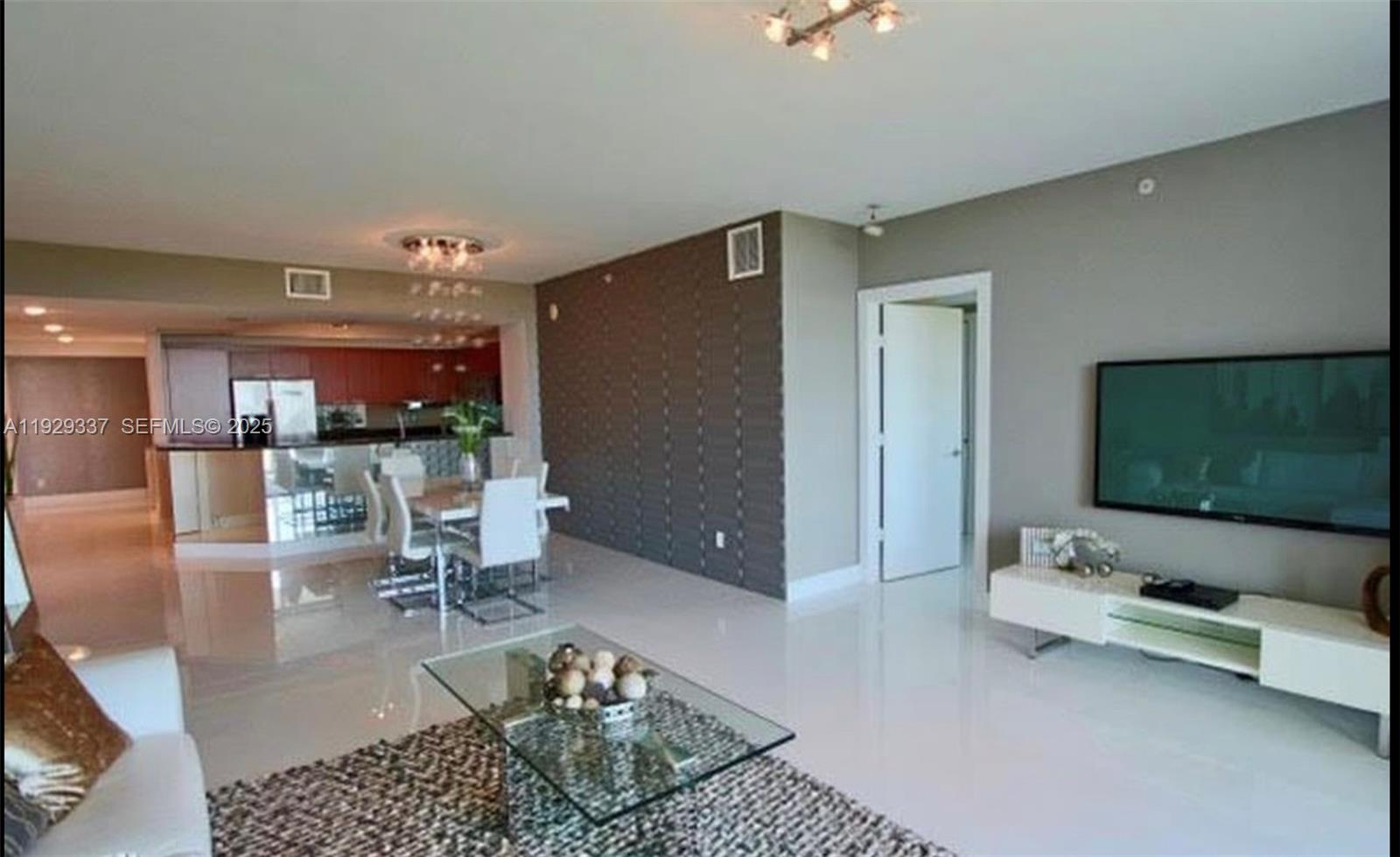 THE OAKS I CONDO - Residential Lease