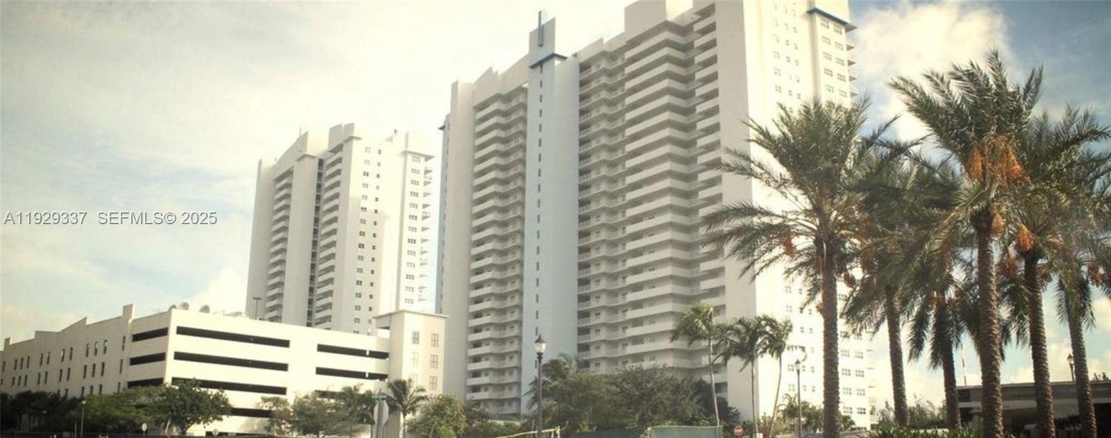 THE OAKS I CONDO - Residential Lease