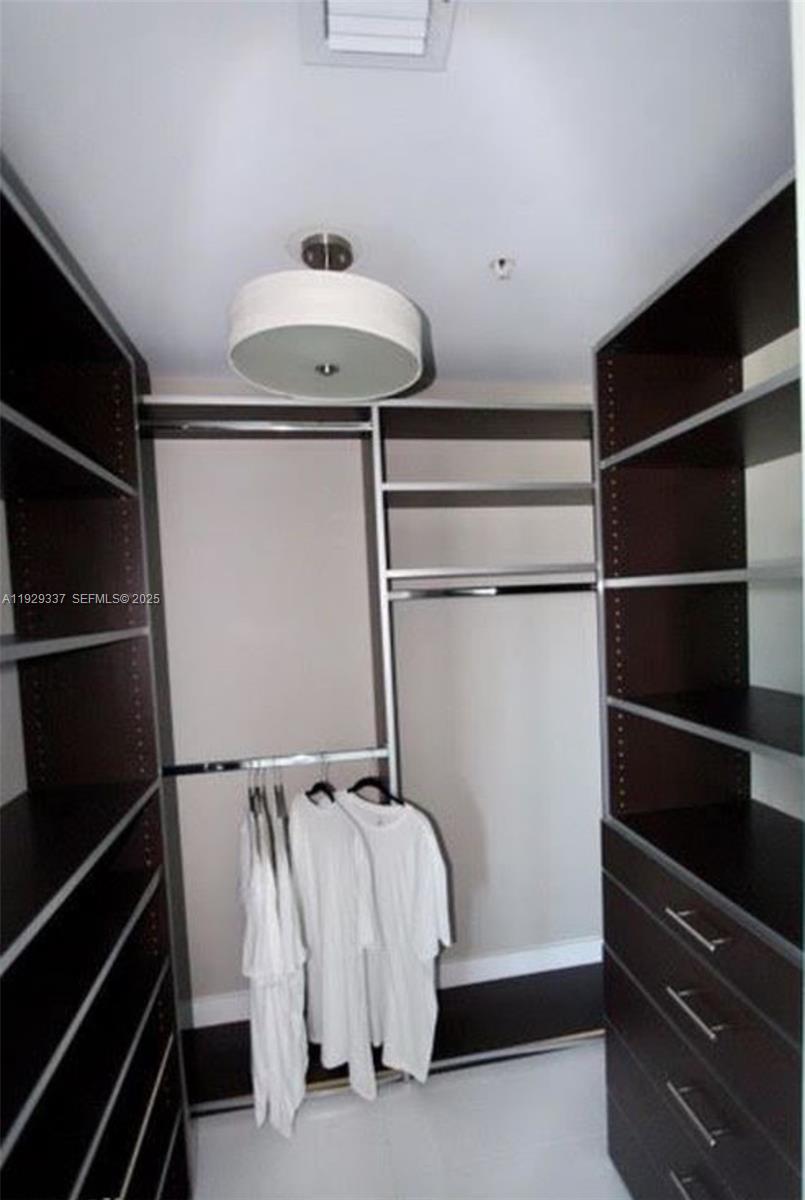 THE OAKS I CONDO - Residential Lease