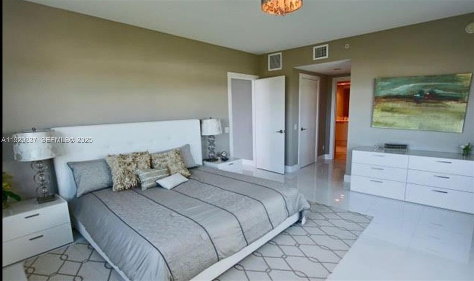 THE OAKS I CONDO - Residential Lease