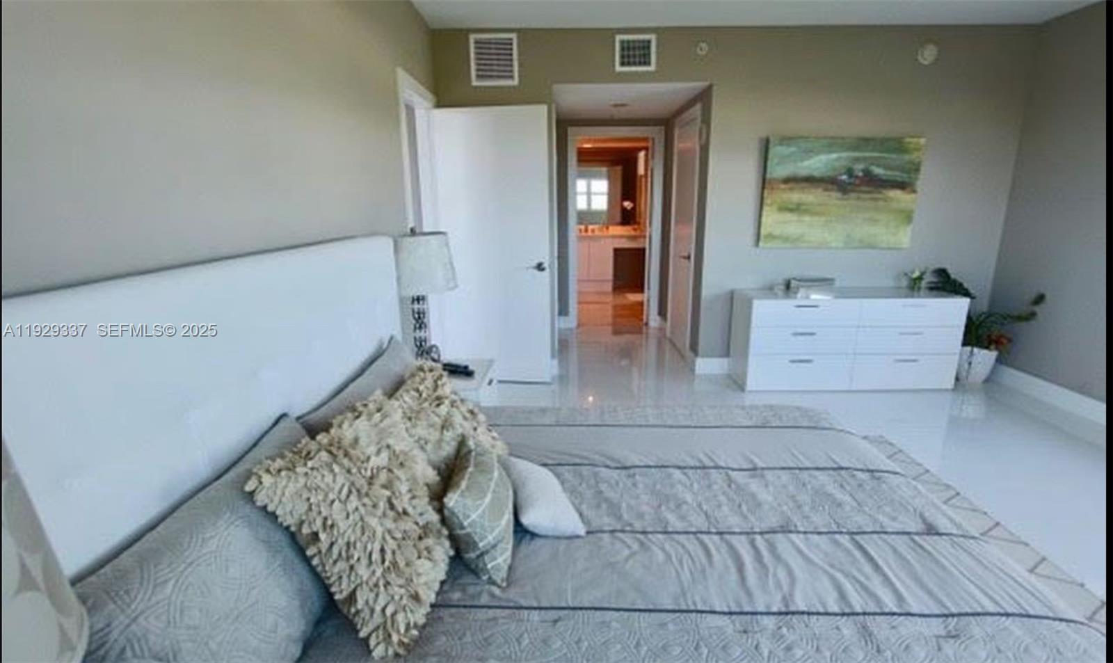 THE OAKS I CONDO - Residential Lease