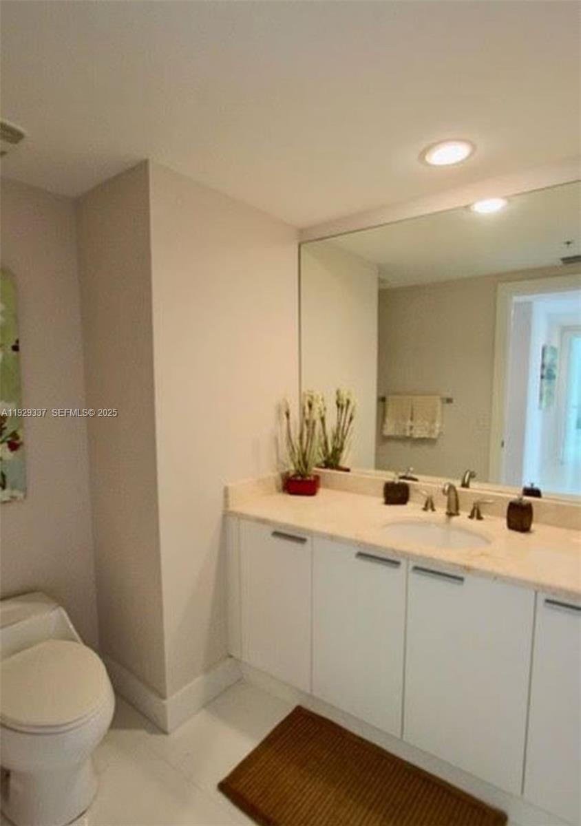 THE OAKS I CONDO - Residential Lease