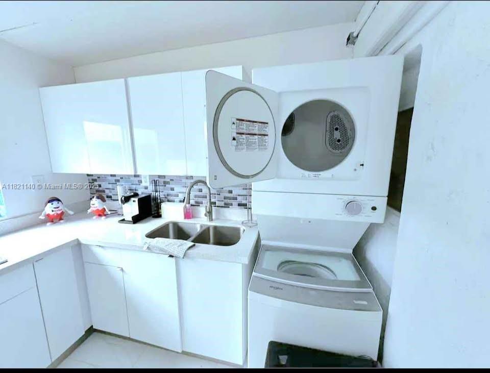 14660 Sw 151st Ter 1, Miami, Broward County, Florida - 1 Bedrooms  
1 Bathrooms - 
