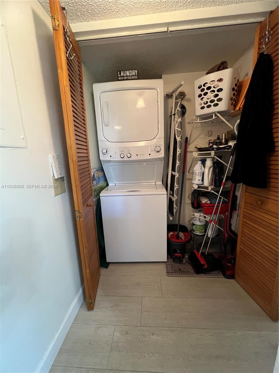 LAKESHORE CONDO 11 - Residential