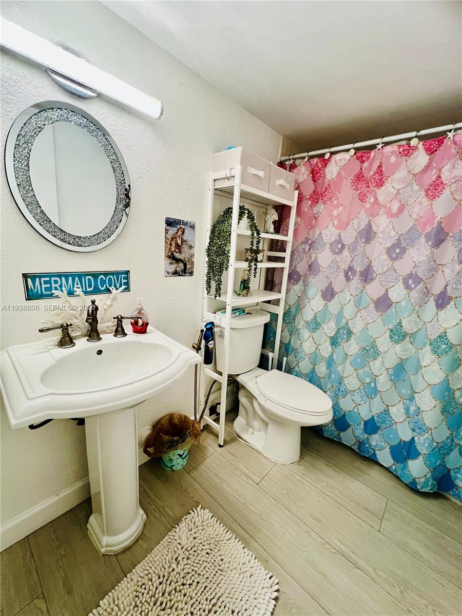 LAKESHORE CONDO 11 - Residential