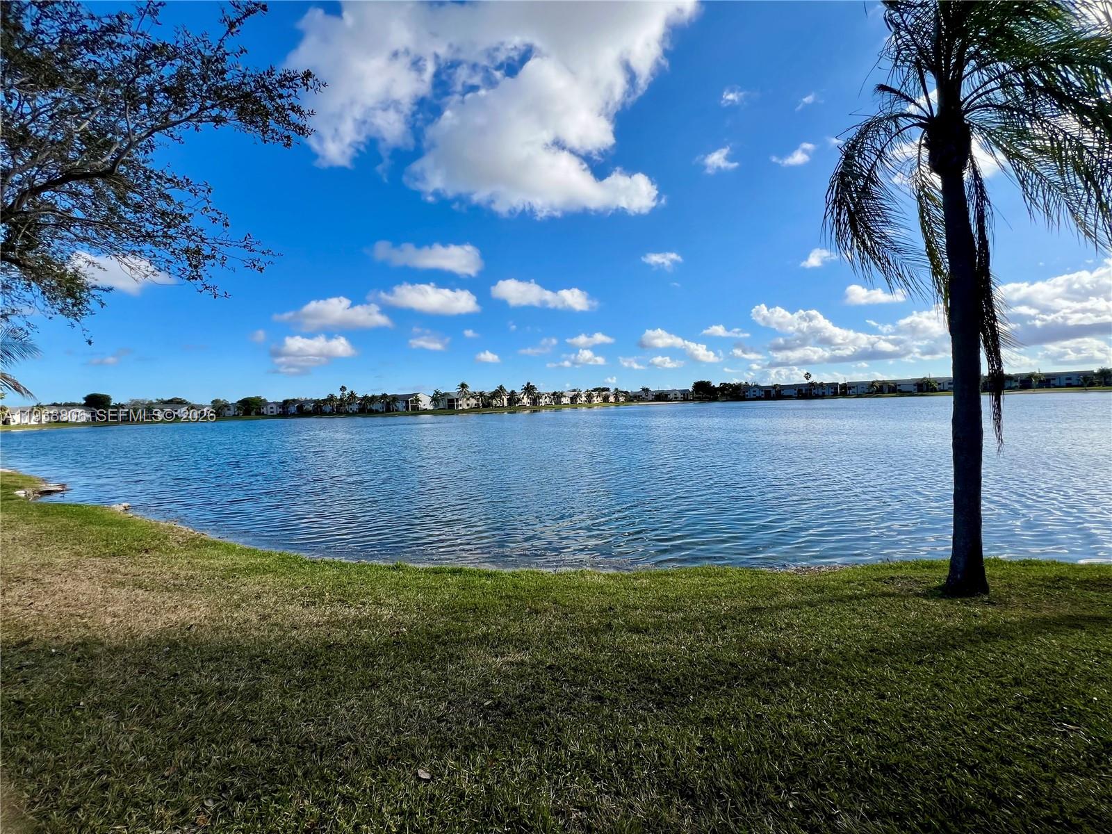 LAKESHORE CONDO 11 - Residential