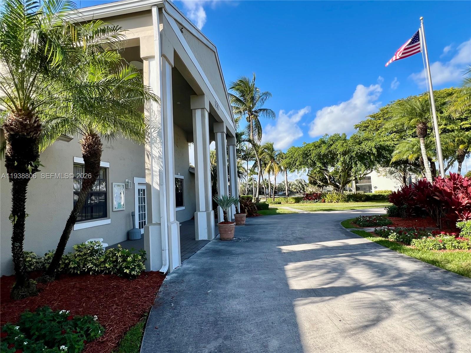 LAKESHORE CONDO 11 - Residential