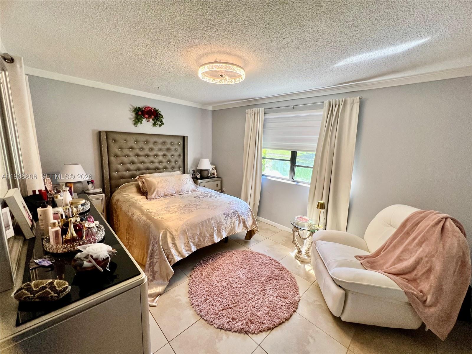 LAKESHORE CONDO 11 - Residential