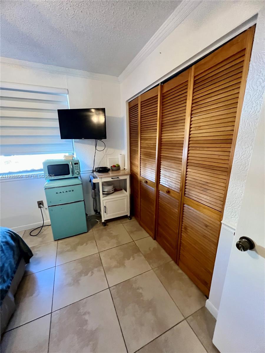 LAKESHORE CONDO 11 - Residential