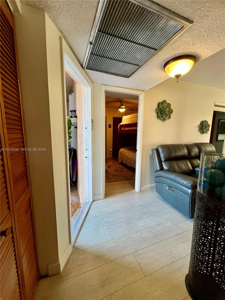 LAKESHORE CONDO 11 - Residential