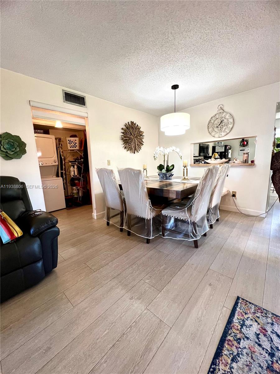 LAKESHORE CONDO 11 - Residential