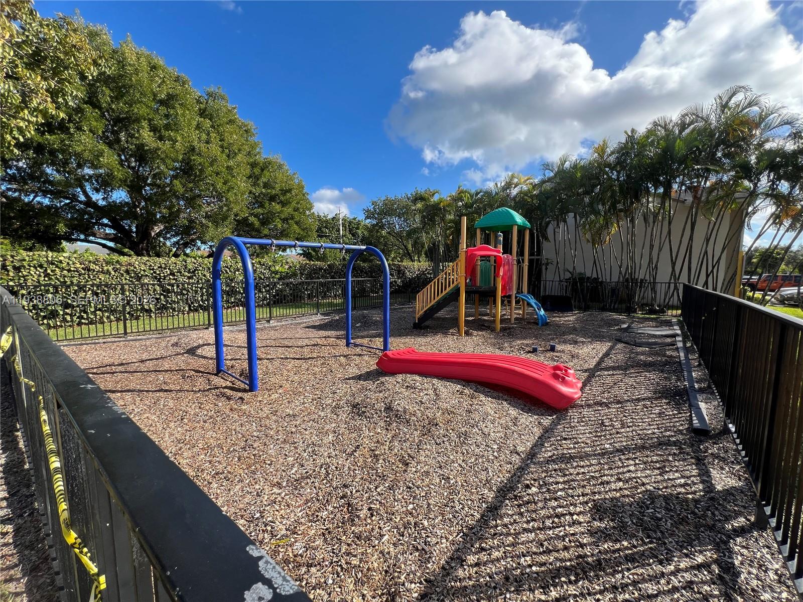 LAKESHORE CONDO 11 - Residential