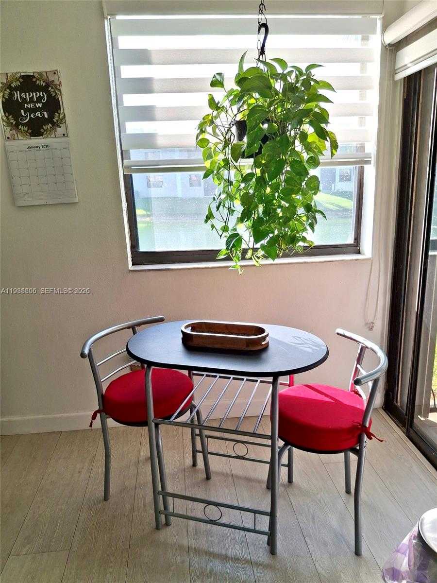 LAKESHORE CONDO 11 - Residential