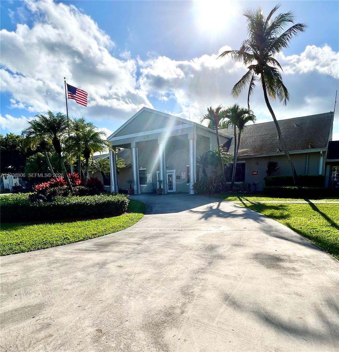 LAKESHORE CONDO 11 - Residential