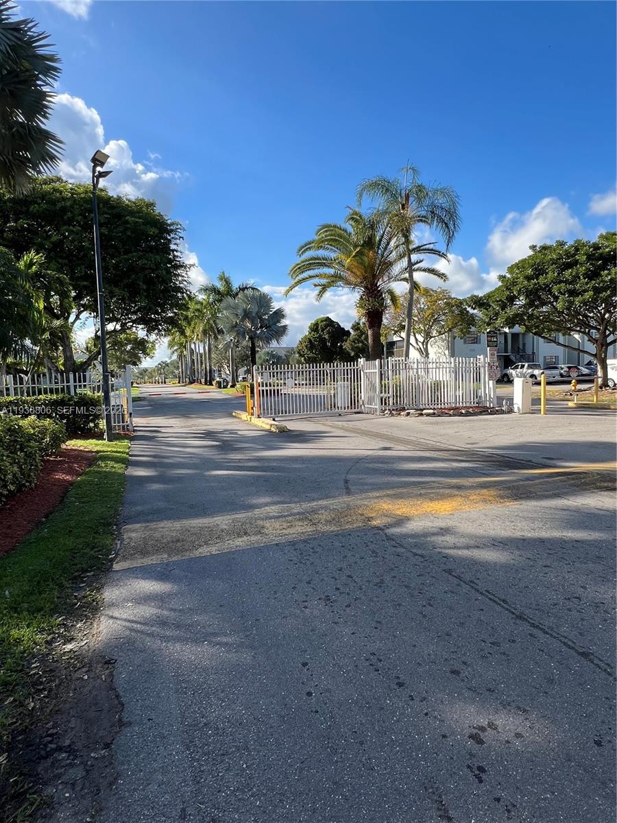 LAKESHORE CONDO 11 - Residential