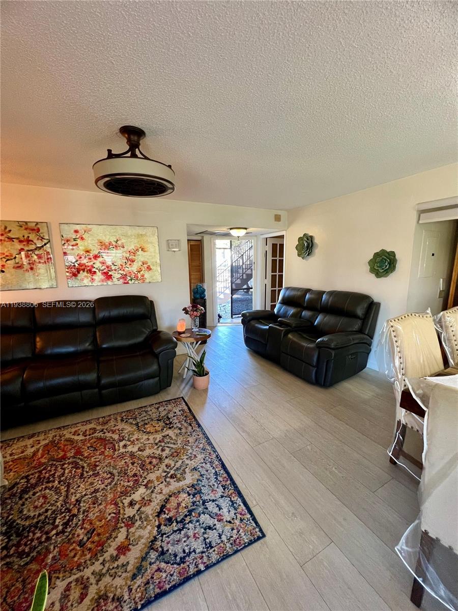 LAKESHORE CONDO 11 - Residential