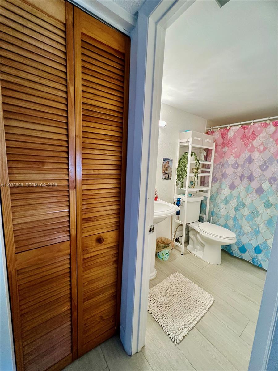 LAKESHORE CONDO 11 - Residential