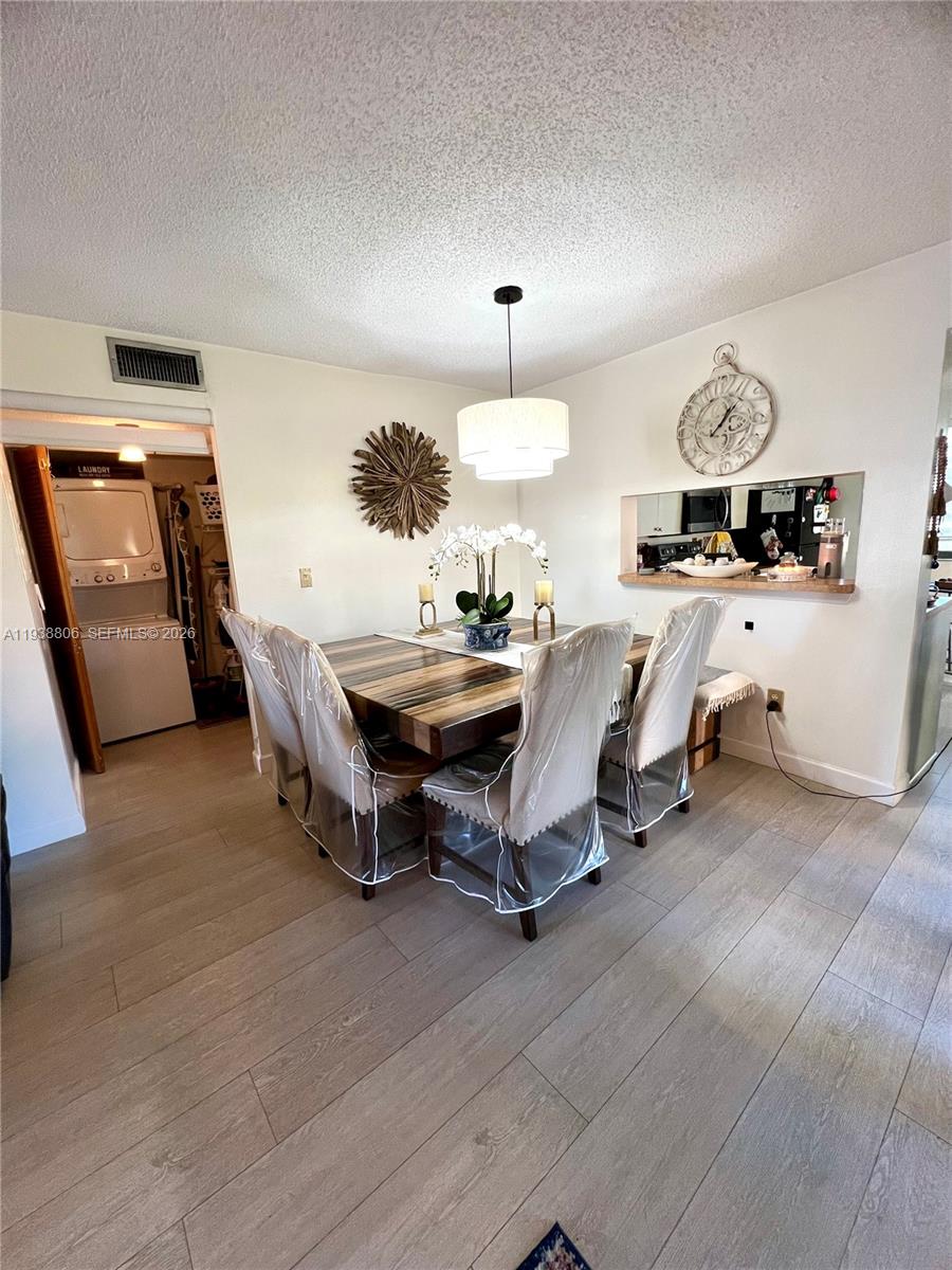 LAKESHORE CONDO 11 - Residential